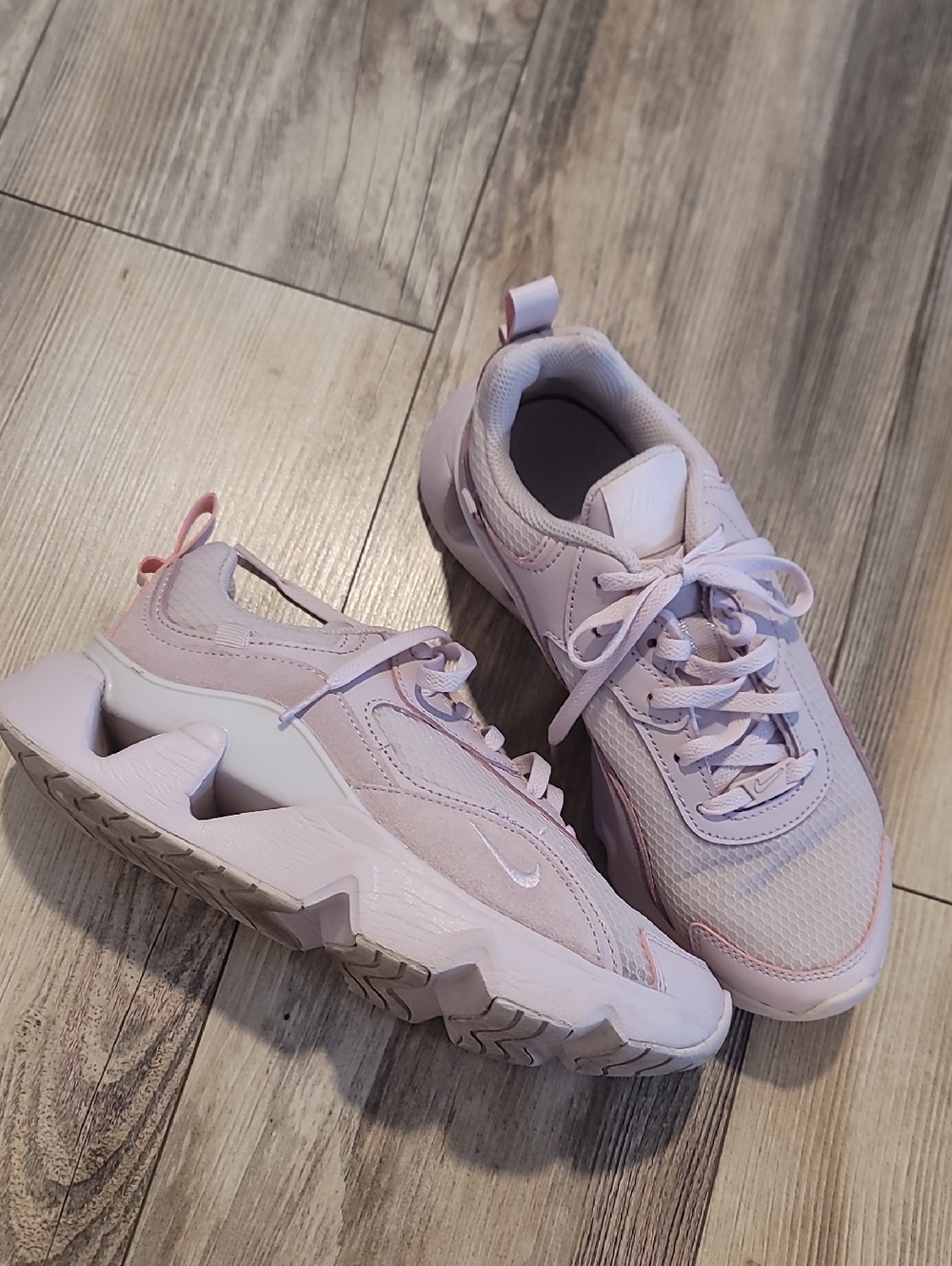 Pink Nike RYZ 365 Shoes